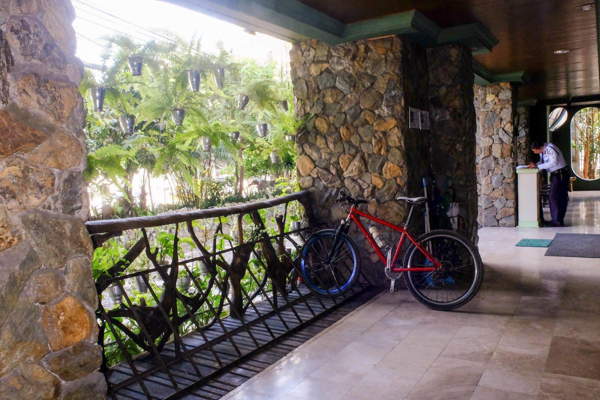 West Gorordo Hotel Cebu Exterior photo