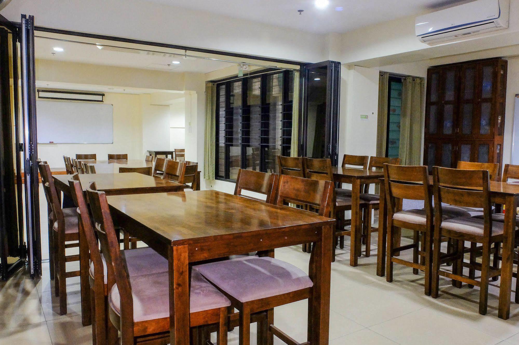 West Gorordo Hotel Cebu Exterior photo